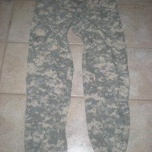 ARMY COMBAT UNIFORM NWOT    Pants Size Medium Regular